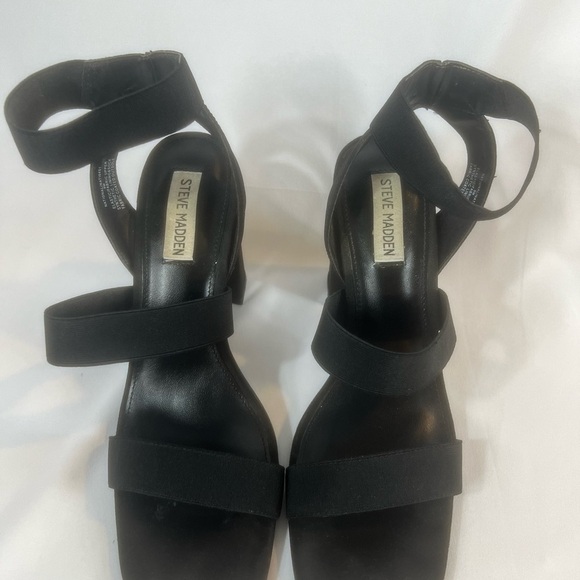 Steve Madden Black Women's Heels
Size: 9
Good use condition - Picture 3 of 9